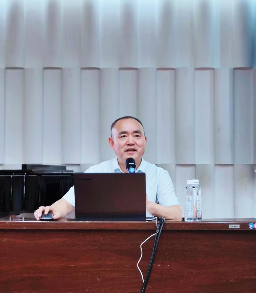 刘铁峰为音乐舞蹈学院学子讲授专题形势与政策课